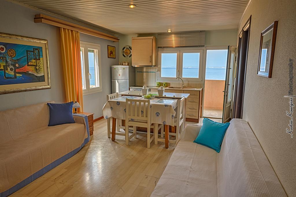 Aegean Bliss Residences Karfas Rum bild